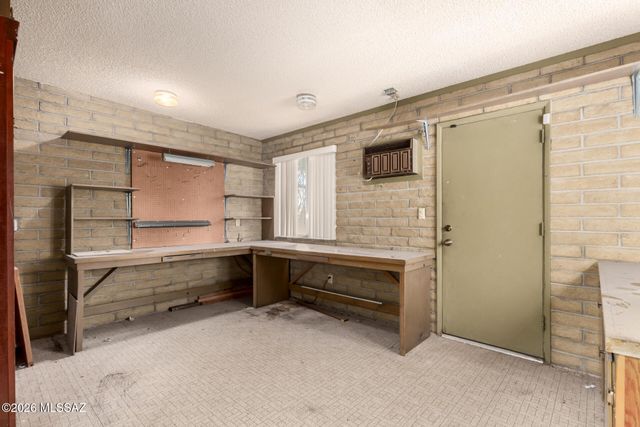 8909 E Palm Tree Drive, Tucson, AZ 85710