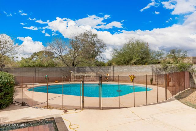8909 E Palm Tree Drive, Tucson, AZ 85710