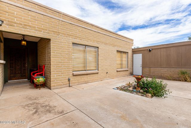 8909 E Palm Tree Drive, Tucson, AZ 85710