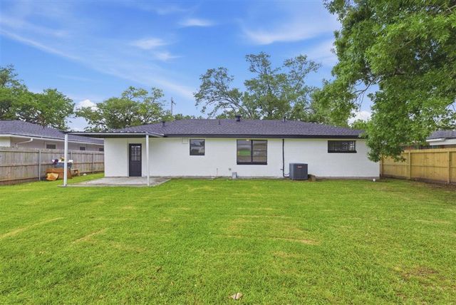 2126 18th Street, Lake Charles, LA 70601