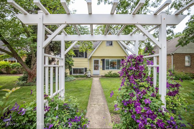 398 W Saint Charles Road, Elmhurst, IL 60126