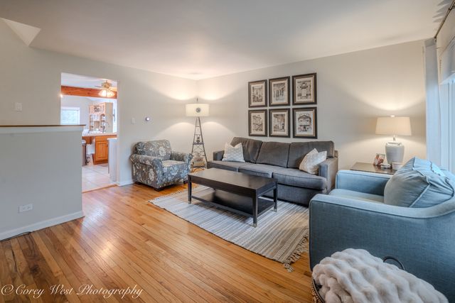 398 W Saint Charles Road, Elmhurst, IL 60126