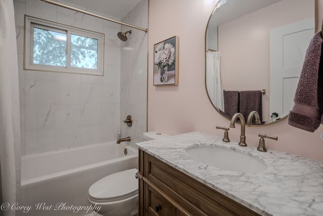 398 W Saint Charles Road, Elmhurst, IL 60126