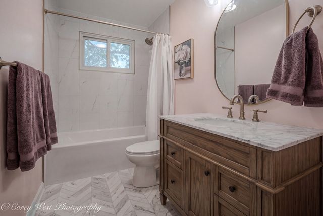 398 W Saint Charles Road, Elmhurst, IL 60126
