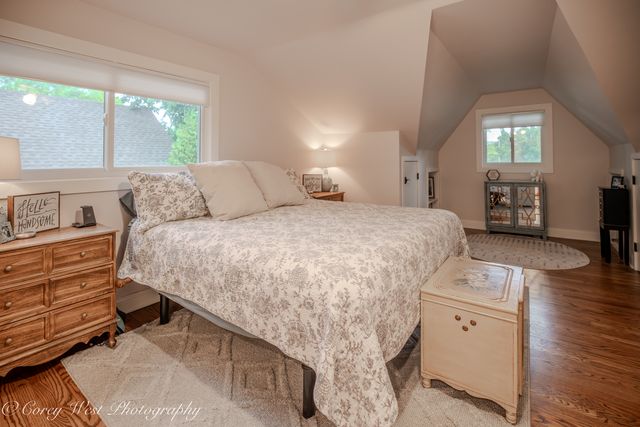 398 W Saint Charles Road, Elmhurst, IL 60126