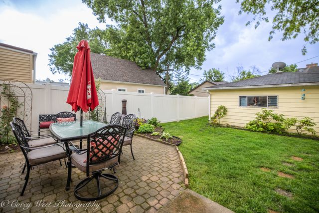 398 W Saint Charles Road, Elmhurst, IL 60126