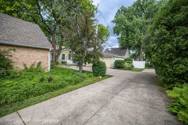 398 W Saint Charles Road, Elmhurst, IL 60126