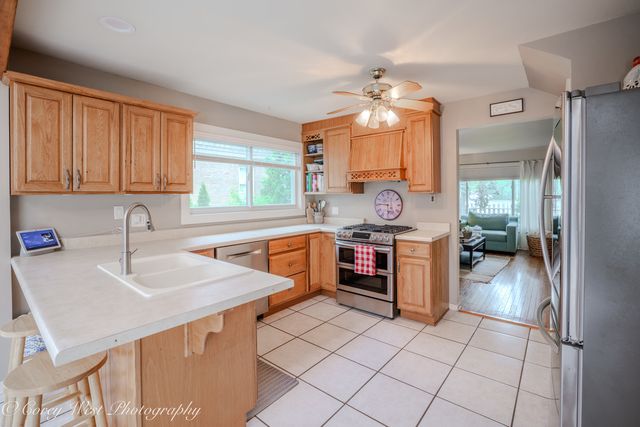 398 W Saint Charles Road, Elmhurst, IL 60126