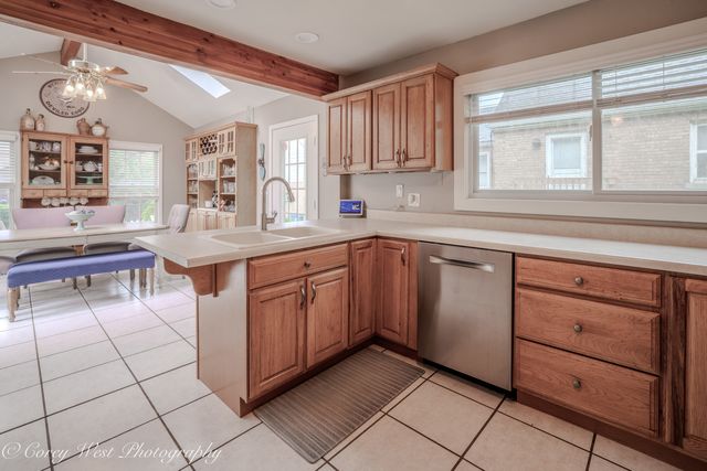 398 W Saint Charles Road, Elmhurst, IL 60126