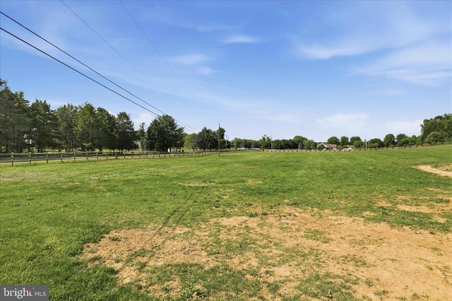 592 WILLINGHAM RD, Charles Town, WV 25414