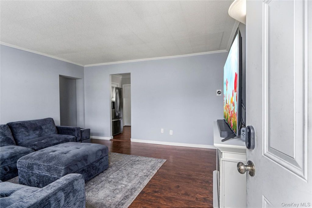 162 Carlls Path, Deer Park, NY 11729 — photo 4
