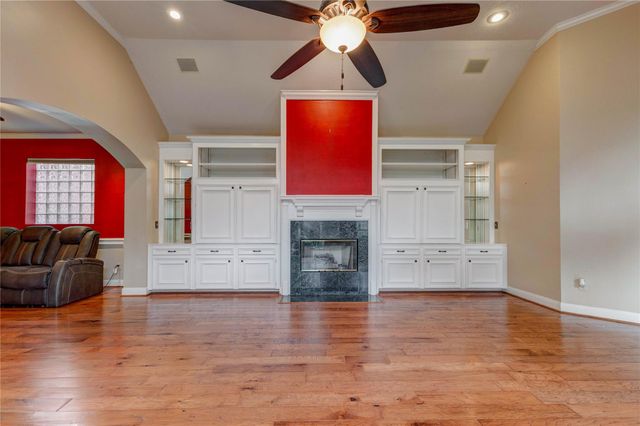 6909 Tournament Drive, Houston, TX 77069