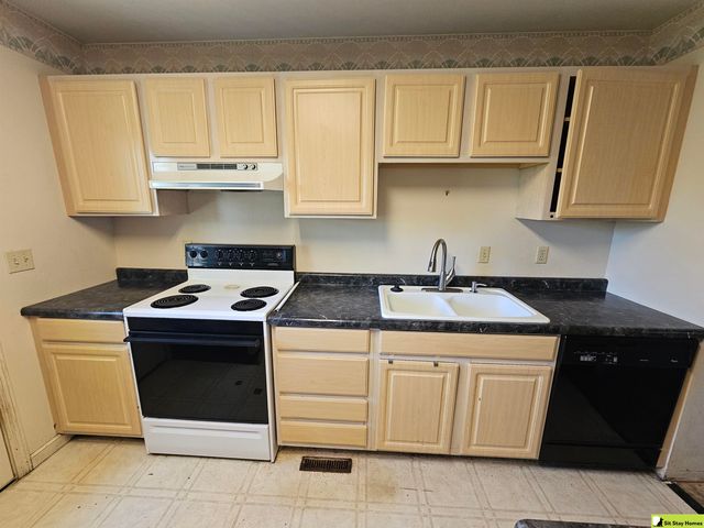 6421 Ogden Street, Omaha, NE 68104