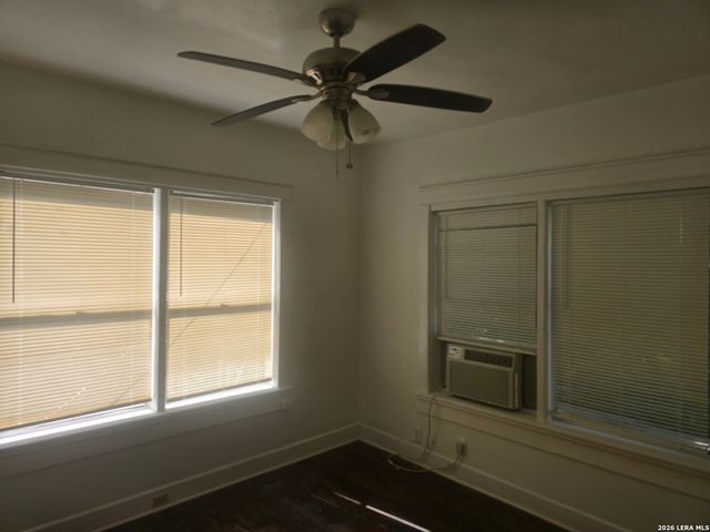 1945 W HUISACHE AVE, San Antonio, TX 78201