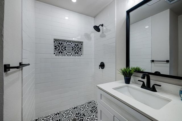 5001 Cottonwood CIR A, Austin, TX 78723