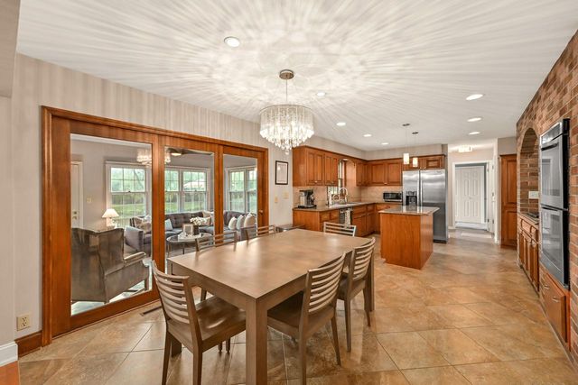 10818 N Norway DRIVE, Mequon, WI 53092