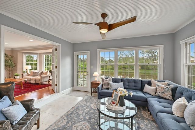 10818 N Norway DRIVE, Mequon, WI 53092