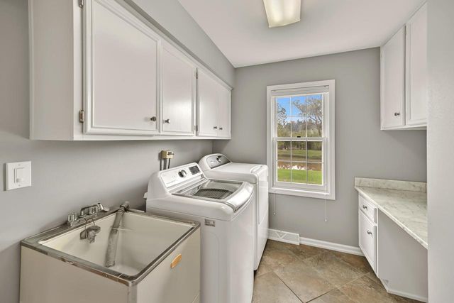 10818 N Norway DRIVE, Mequon, WI 53092