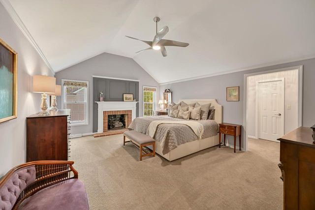 10818 N Norway DRIVE, Mequon, WI 53092