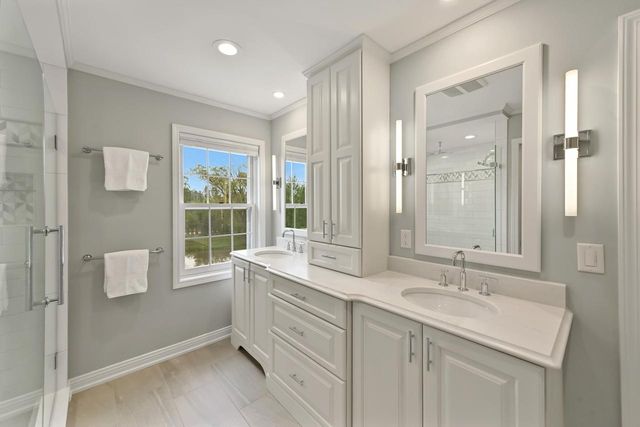 10818 N Norway DRIVE, Mequon, WI 53092