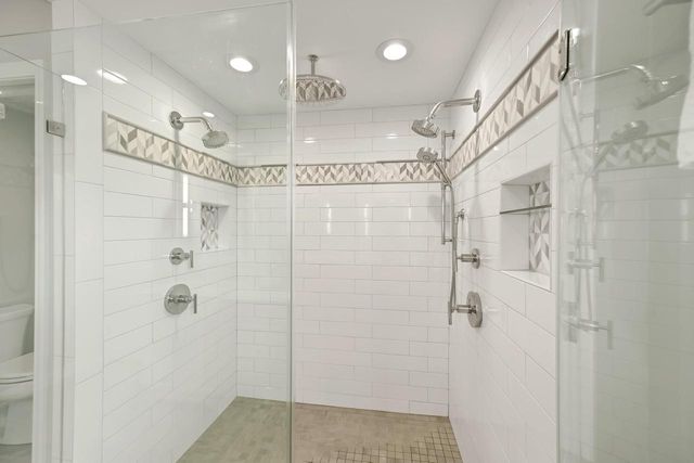 10818 N Norway DRIVE, Mequon, WI 53092