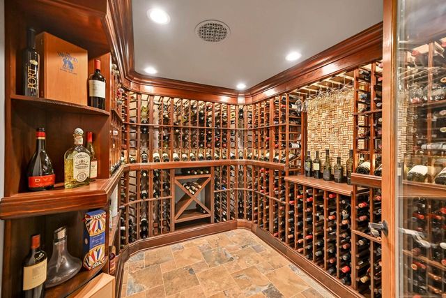 10818 N Norway DRIVE, Mequon, WI 53092