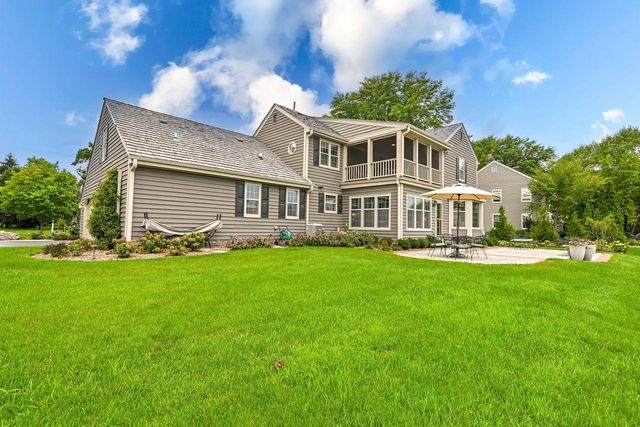 10818 N Norway DRIVE, Mequon, WI 53092