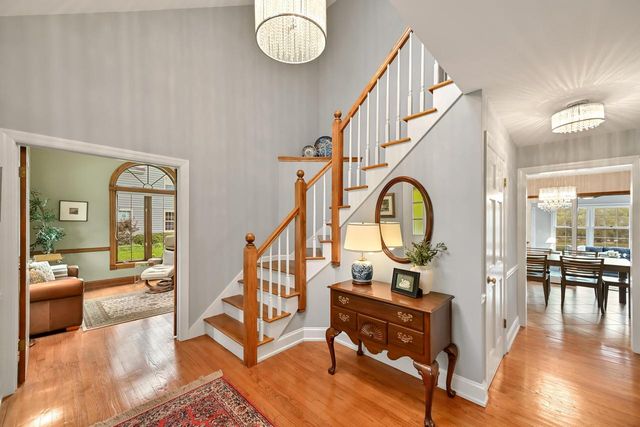 10818 N Norway DRIVE, Mequon, WI 53092