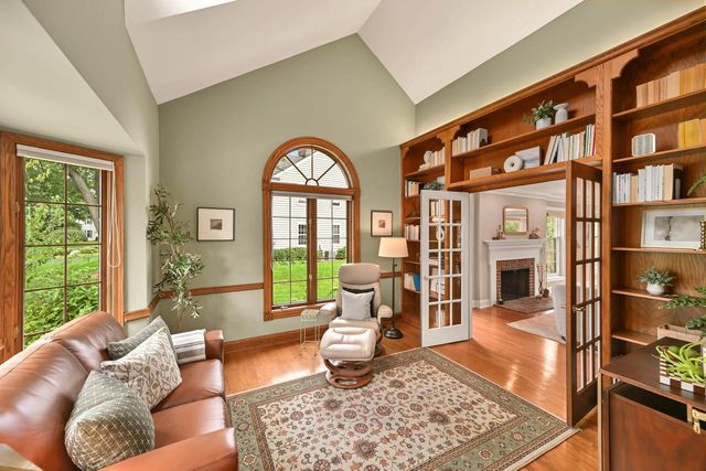 10818 N Norway DRIVE, Mequon, WI 53092