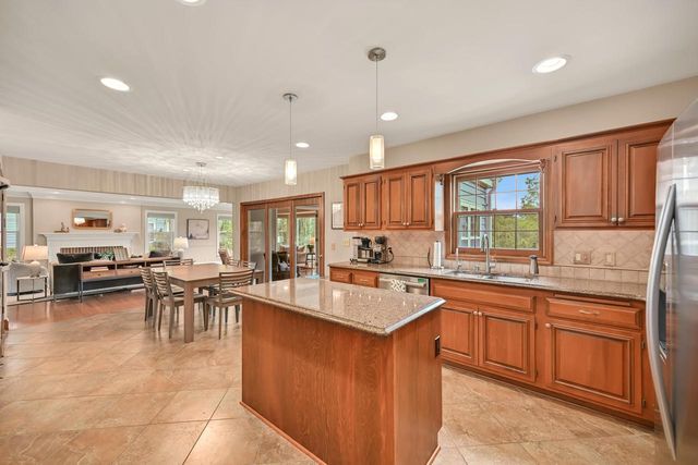 10818 N Norway DRIVE, Mequon, WI 53092