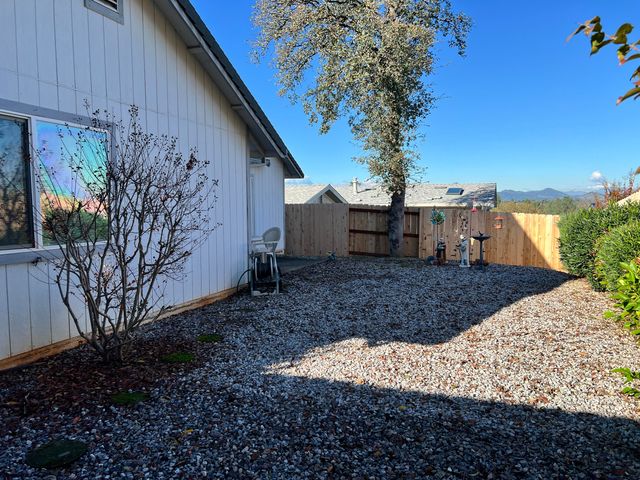 624 Volcano View Trail, Redding, CA 96003