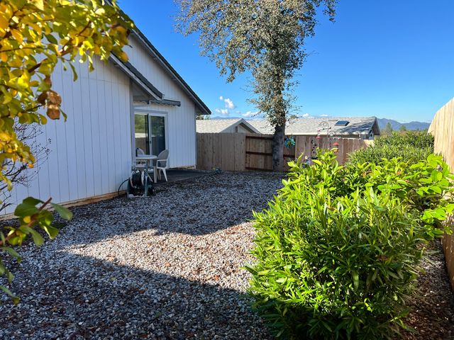 624 Volcano View Trail, Redding, CA 96003