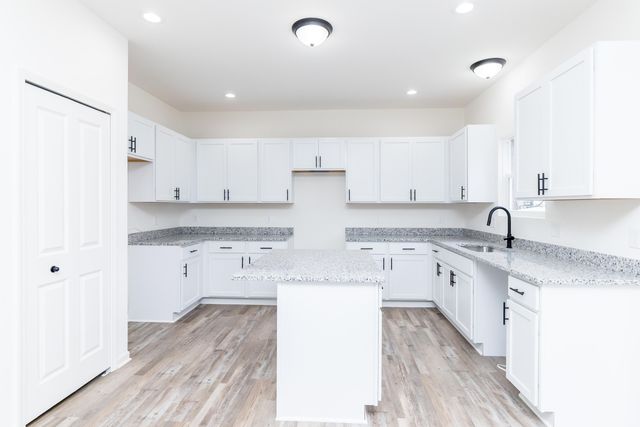 20215 Sunset Avenue, Livonia City, MI 48152