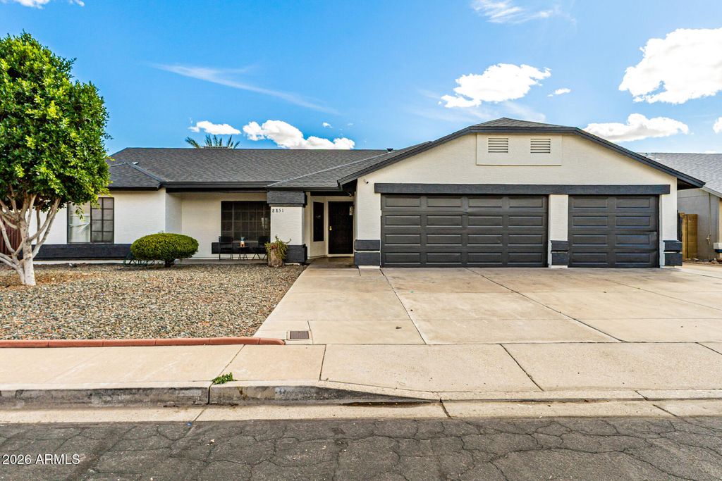 Image 2 of property listing at 8851 W KEIM Drive, Glendale, AZ 85305