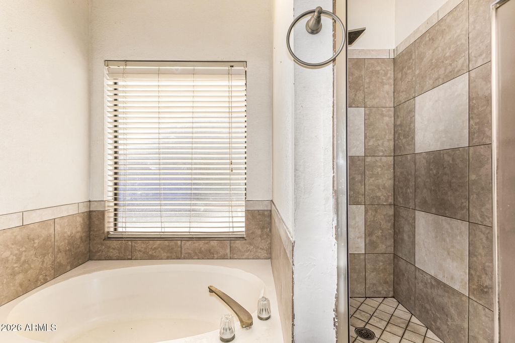 Image 20 of property listing at 8851 W KEIM Drive, Glendale, AZ 85305