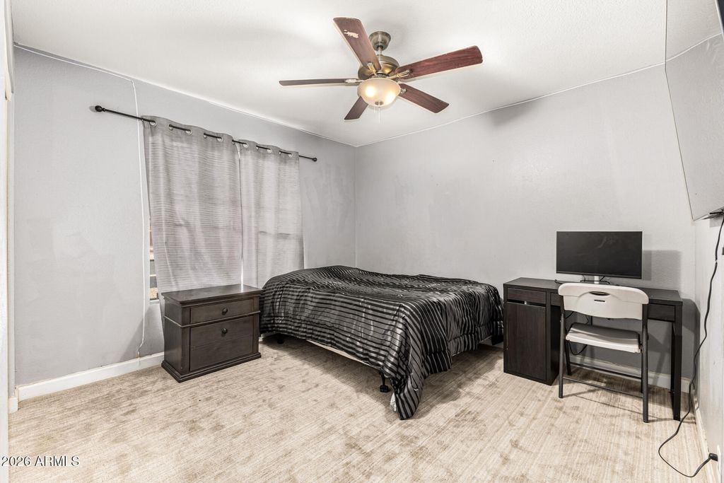 Image 21 of property listing at 8851 W KEIM Drive, Glendale, AZ 85305