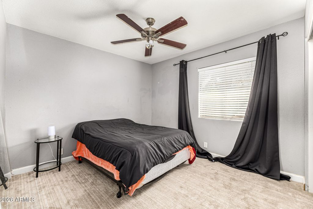 Image 25 of property listing at 8851 W KEIM Drive, Glendale, AZ 85305