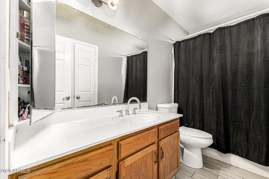 Image 27 of property listing at 8851 W KEIM Drive, Glendale, AZ 85305