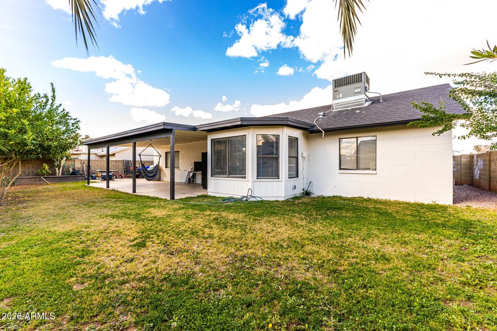 Image 31 of property listing at 8851 W KEIM Drive, Glendale, AZ 85305