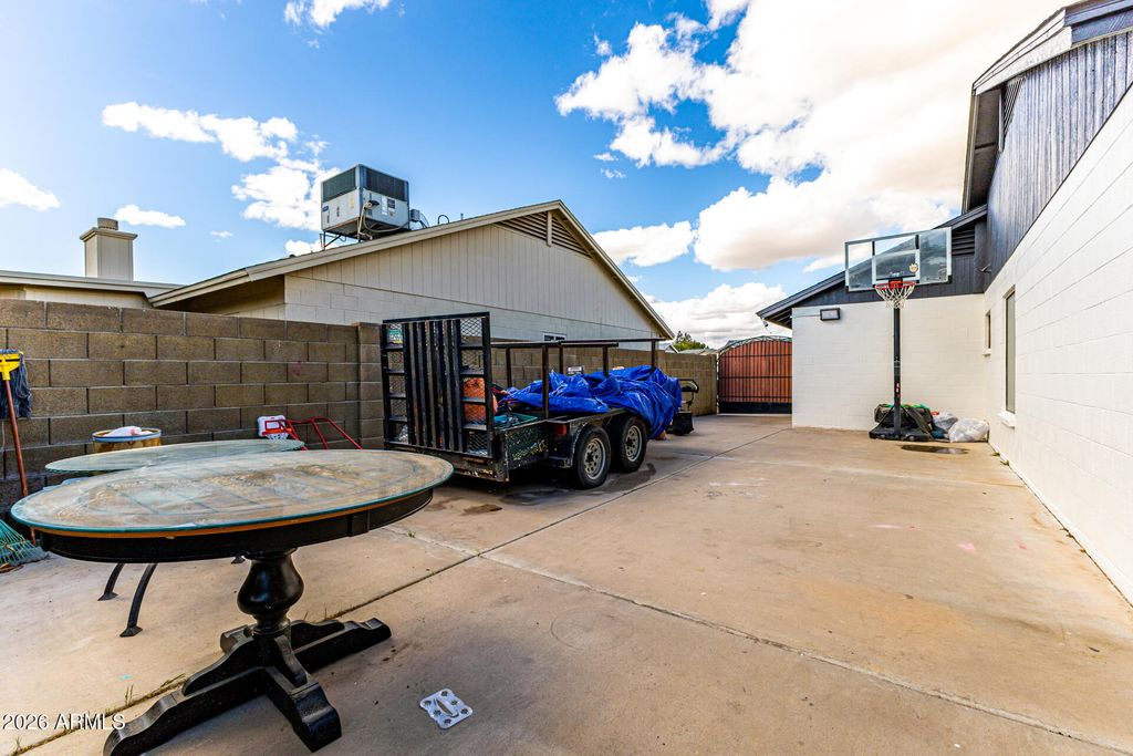 Image 34 of property listing at 8851 W KEIM Drive, Glendale, AZ 85305