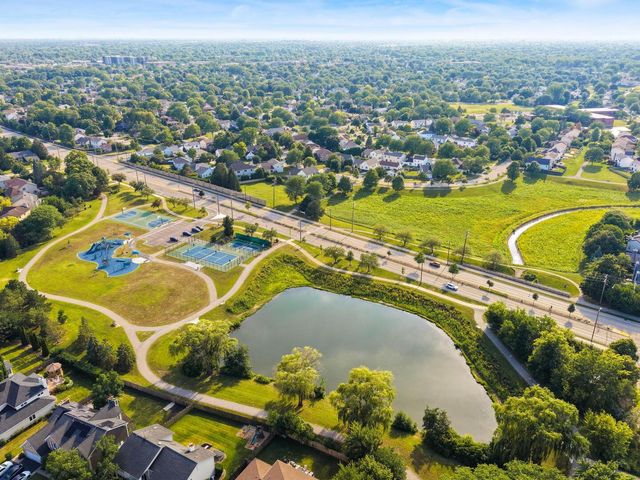 720 Dunhill Drive, Buffalo Grove, IL 60089