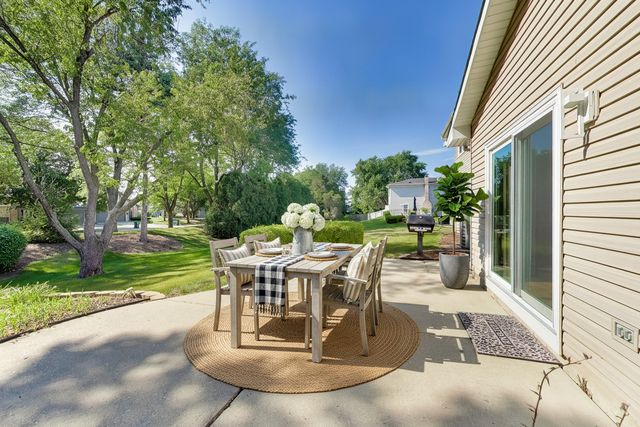 720 Dunhill Drive, Buffalo Grove, IL 60089