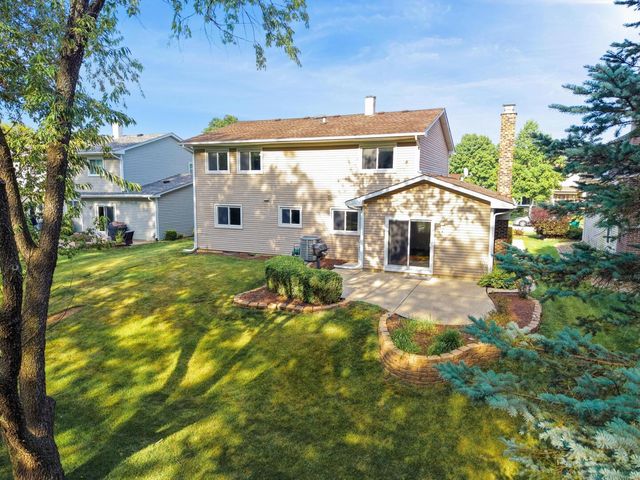 720 Dunhill Drive, Buffalo Grove, IL 60089