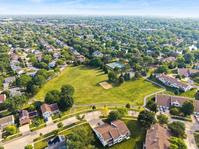 720 Dunhill Drive, Buffalo Grove, IL 60089