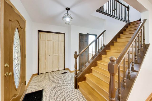720 Dunhill Drive, Buffalo Grove, IL 60089