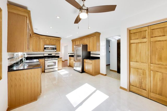 720 Dunhill Drive, Buffalo Grove, IL 60089