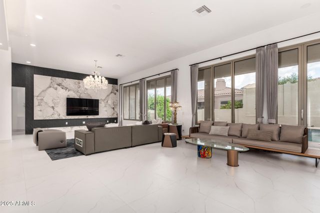 11312 E GREENWAY Road, Scottsdale, AZ 85255