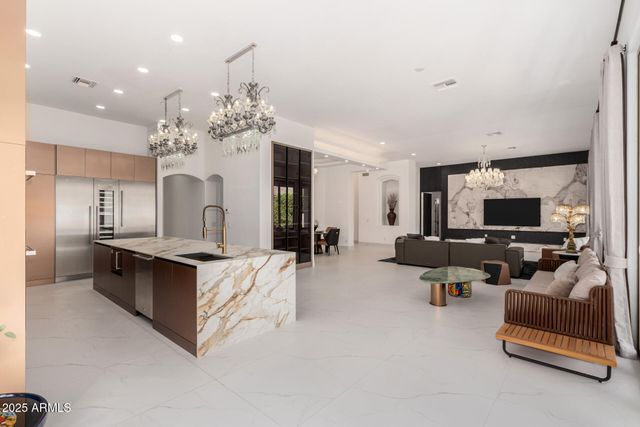 11312 E GREENWAY Road, Scottsdale, AZ 85255