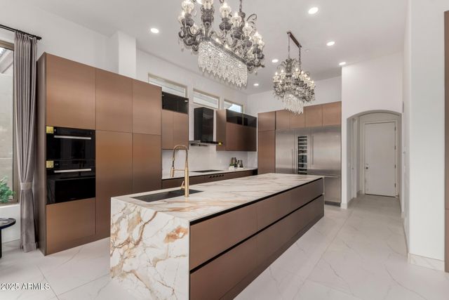 11312 E GREENWAY Road, Scottsdale, AZ 85255