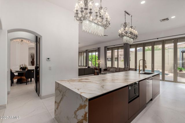 11312 E GREENWAY Road, Scottsdale, AZ 85255